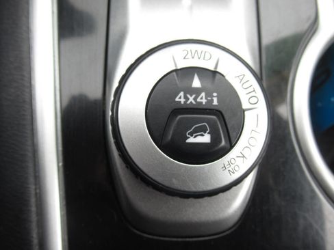Used 2020 Nissan Pathfinder SV AWD/4WD image 21