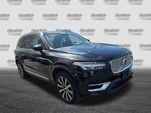 Certified 2025 Volvo XC90 B5 Core image 2