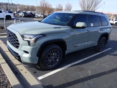 New 2026 Toyota Sequoia Platinum image 5