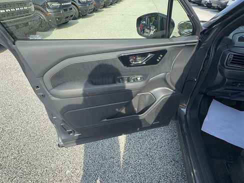 Used 2025 Subaru Forester Touring AWD/4WD image 11