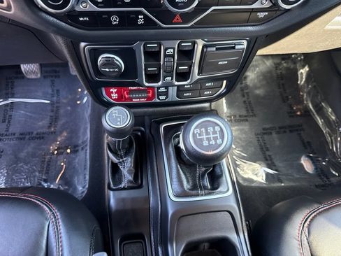 Used 2024 Jeep Wrangler Unlimited Rubicon w/ Technology Group AWD/4WD image 15