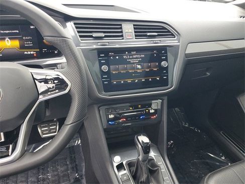 Certified 2022 Volkswagen Tiguan SE R-Line image 25