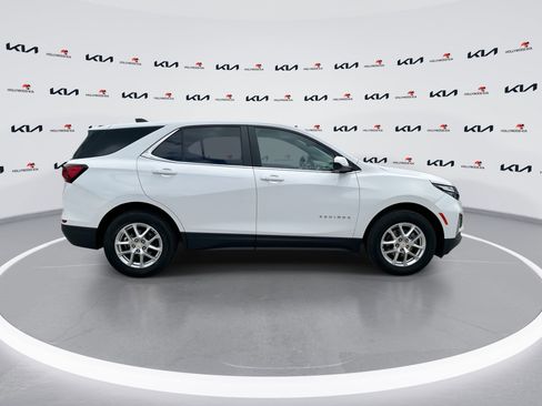 Used 2022 Chevrolet Equinox LT image 9