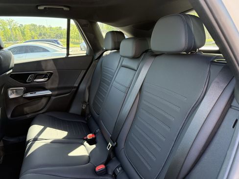 Used 2025 Mercedes-Benz GLC 300 4MATIC image 34