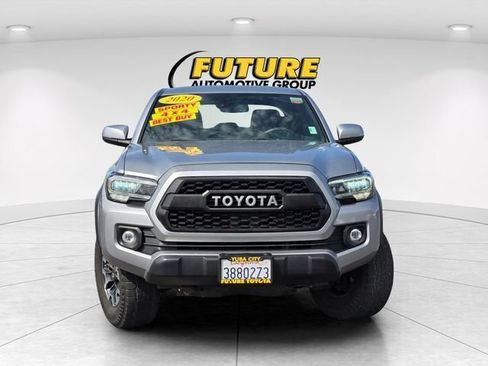 Certified 2020 Toyota Tacoma TRD Off-Road AWD/4WD image 2