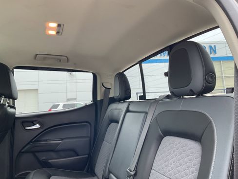 Used 2017 Chevrolet Colorado Z71 w/ Z71 Midnight Edition image 12