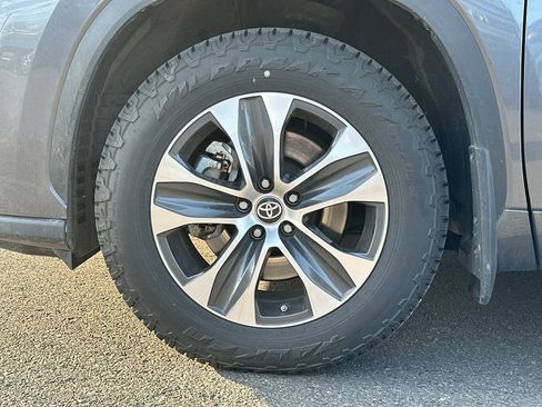 Used 2023 Toyota Highlander XLE image 7
