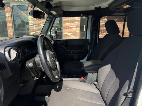 Used 2015 Jeep Wrangler Unlimited Sport w/ Quick Order Package 24S AWD/4WD image 9