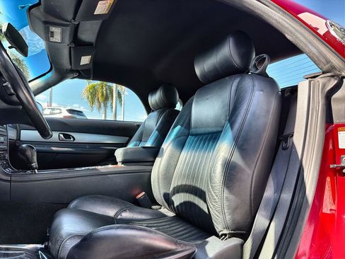 Used 2005 Ford Thunderbird image 27