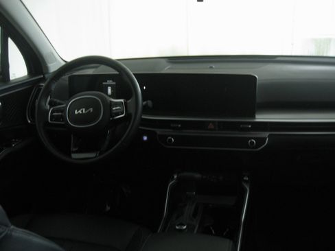 Used 2024 Kia Sorento S w/ Panoramic Sunroof Package image 2