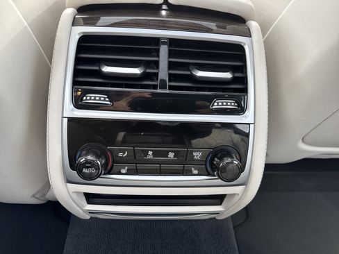 Used 2022 BMW ALPINA B7 xDrive image 35