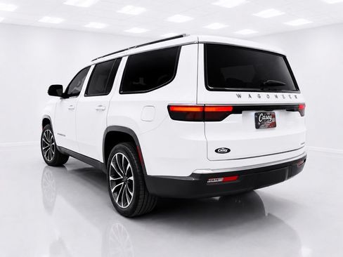 Used 2022 Jeep Wagoneer Series III w/ Premium Group I AWD/4WD image 5
