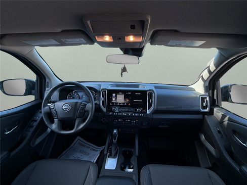Used 2025 Nissan Frontier SV w/ SV Convenience Package image 21