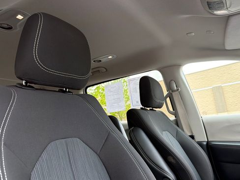 Used 2023 Chrysler Voyager LX FWD image 17