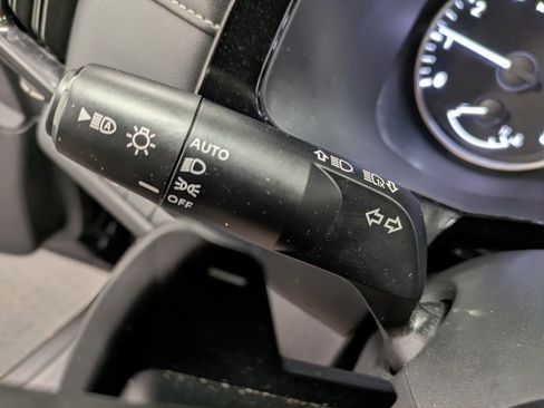 Used 2024 Nissan Pathfinder SV image 18