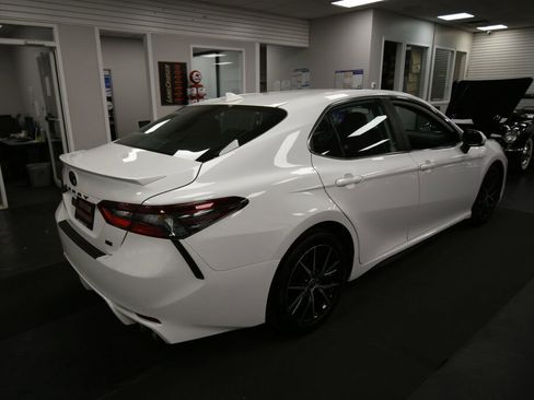 Used 2022 Toyota Camry SE w/ Carpet Mat Package (TMS) FWD image 8