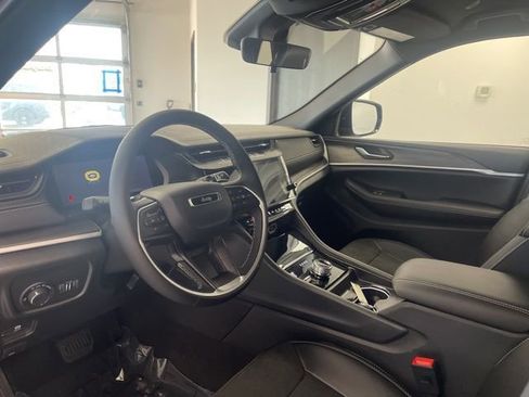 New 2026 Jeep Grand Cherokee Altitude image 14