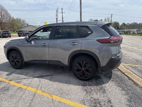 Used 2023 Nissan Rogue SV image 9