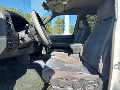 Used 2000 Nissan Pathfinder XE image 11