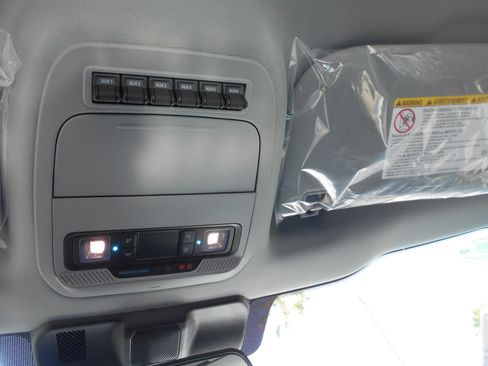 New 2025 Ford F550 4x4 Regular Cab Super Duty image 30