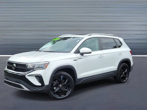 Used 2023 Volkswagen Taos SE w/ Panoramic Sunroof Package AWD/4WD image 1