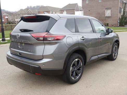Used 2024 Nissan Rogue SV image 4