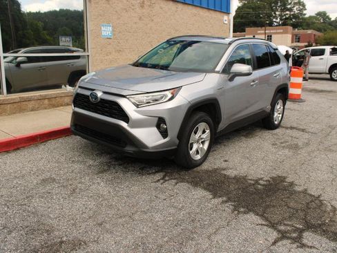 Used 2021 Toyota RAV4 XLE w/ Convenience Package AWD/4WD image 3