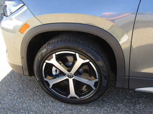 New 2025 Volkswagen Tiguan SE AWD/4WD image 2