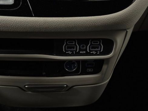 Used 2022 Chrysler Pacifica Touring-L image 36