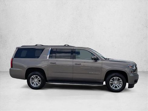 Used 2019 Chevrolet Suburban LT image 4
