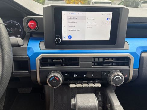 Used 2025 Toyota Tacoma TRD Off-Road image 18