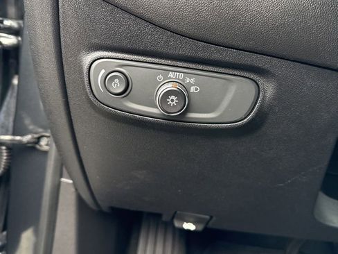 Used 2018 Chevrolet Equinox LS image 12