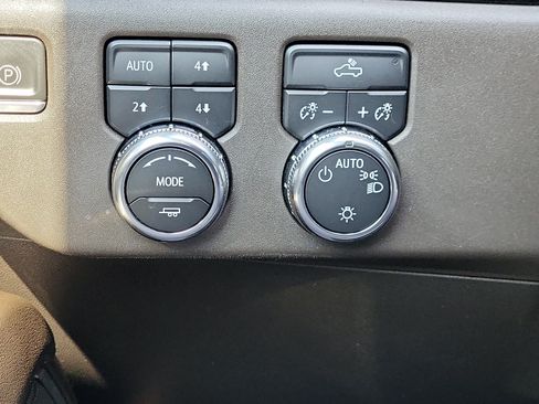 Used 2023 GMC Sierra 1500 SLE w/ X31 Off-Road Package AWD/4WD image 31