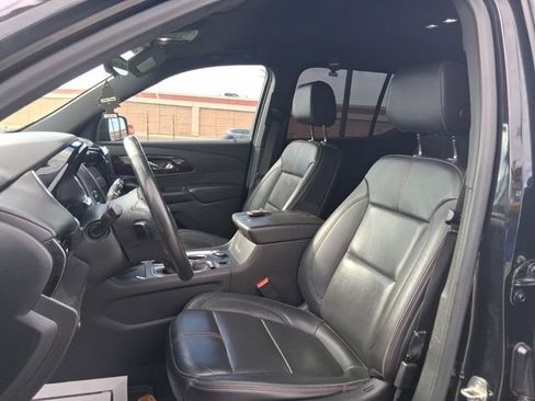 Used 2022 Chevrolet Traverse RS FWD image 17