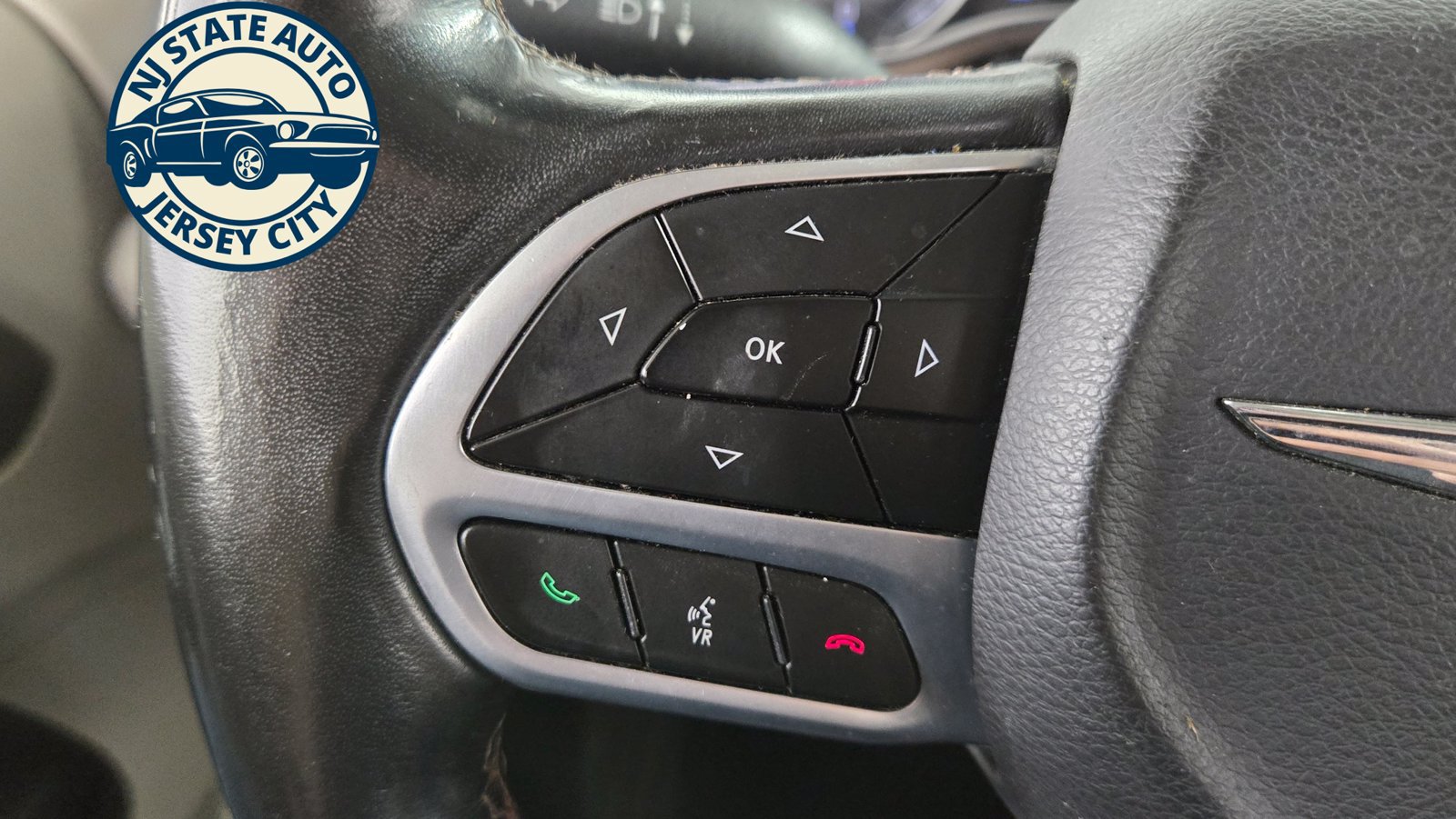 Used 2019 Chrysler Pacifica Touring-L FWD image 12