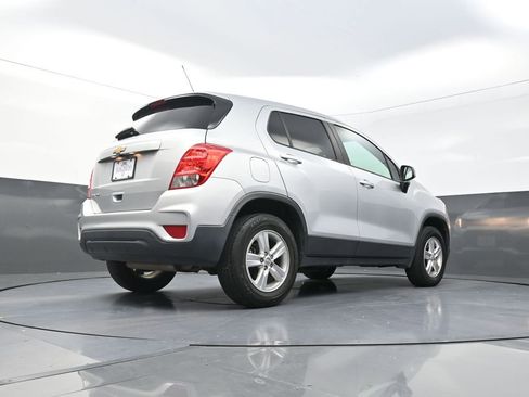 Used 2017 Chevrolet Trax LS w/ Fleet Convenience Package AWD/4WD image 27