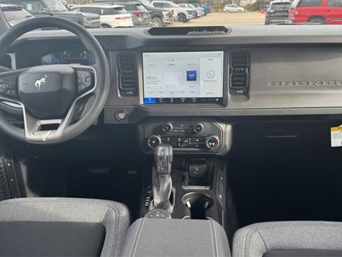 New 2025 Ford Bronco Base image 18