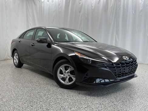 Used 2022 Hyundai Elantra SE FWD image 1