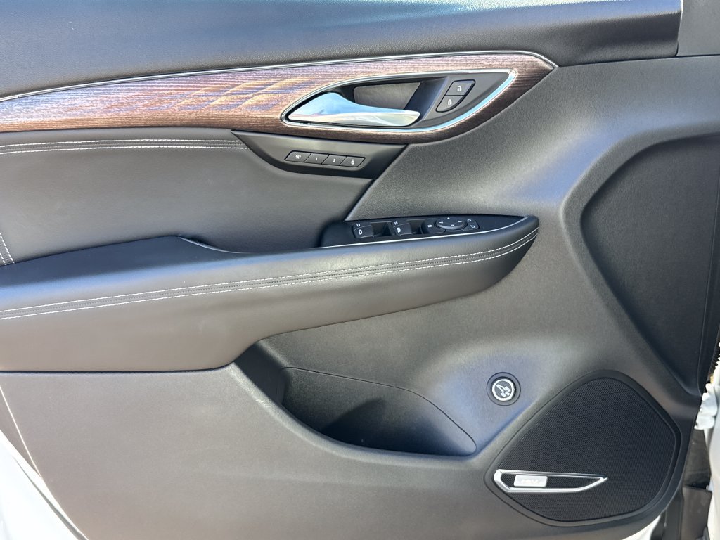 Certified 2022 Buick Envision Avenir w/ Technology Package II AWD/4WD image 13
