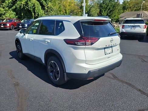 New 2026 Nissan Rogue SV w/ SV Premium Package AWD/4WD image 2