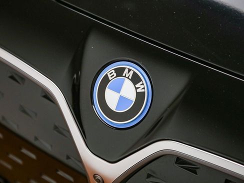 Certified 2023 BMW i4 eDrive35 w/ Premium Package RWD image 9