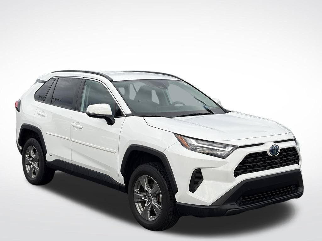 Used 2024 Toyota RAV4 LE AWD/4WD image 2
