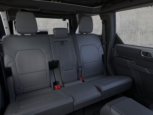 New 2025 Ford Bronco Outer Banks w/ Sasquatch Package image 13