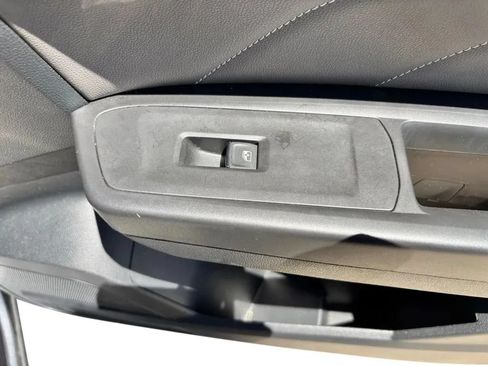 Used 2023 Volkswagen Atlas SE FWD image 28