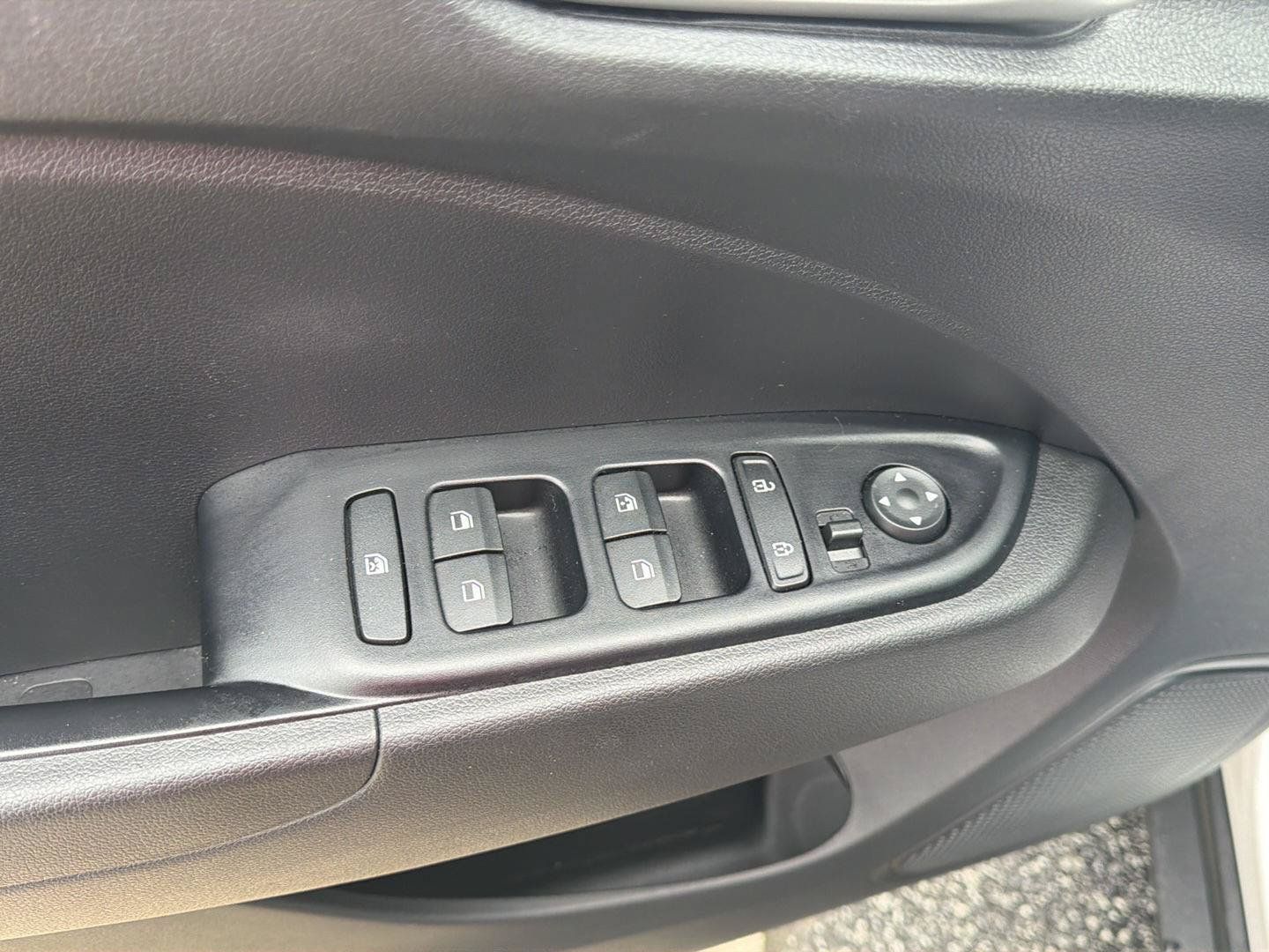 Used 2021 Hyundai Venue SEL w/ Premium Package FWD image 14