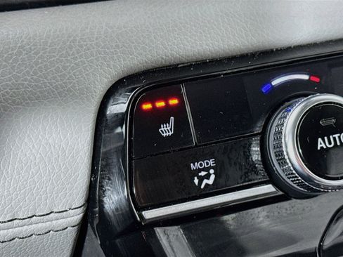 Certified 2025 Honda Pilot Touring image 21