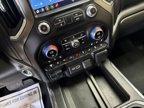 Used 2022 GMC Sierra 3500 Denali w/ Denali Black Diamond Edition AWD/4WD image 31