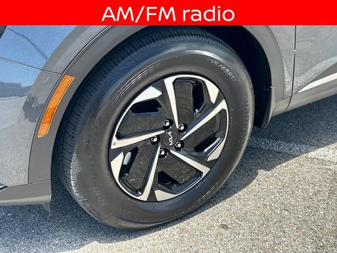 Used 2025 Kia Sportage LX FWD image 11