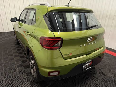 Used 2023 Hyundai Venue SEL FWD image 14