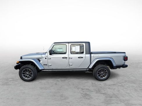 Used 2020 Jeep Gladiator Sport image 2